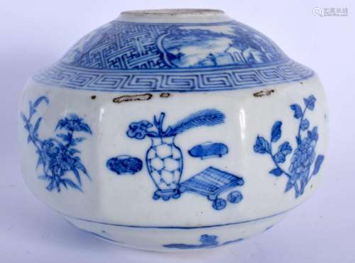 A VERY RARE 18TH CENTURY CHINESE BLUE AND WHITE PORCELAIN CE...