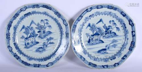 A PAIR OF 18TH CENTURY CHINESE BLUE AND WHITE PORCELAIN PLAT...
