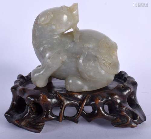 A FINE 17TH/18TH CENTURY CHINESE CARVED JADE FIGURE OF A BEA...