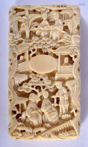 A 19TH CENTURY CHINESE CANTON IVORY CARD CASE AND COVER Qing...
