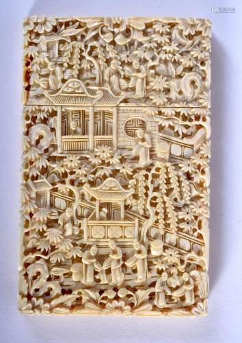 A 19TH CENTURY CHINESE CANTON IVORY CARD CASE AND COVER Qing...