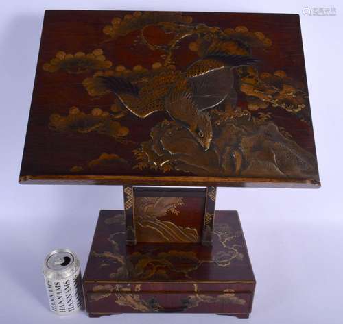 A FINE 19TH CENTURY JAPANESE MEIJI PERIOD GOLD LACQUERED WOO...