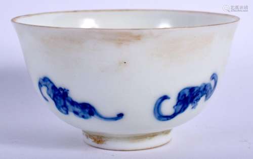 A CHINESE BLUE AND WHITE PORCELAIN TEABOWL 20th Century, bea...