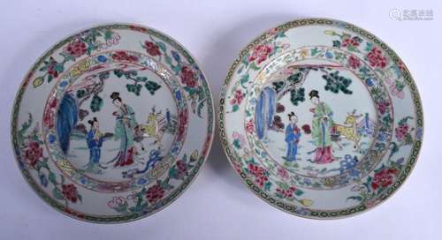 A PAIR OF EARLY 18TH CENTURY CHINESE FAMILLE ROSE PLATES Yon...