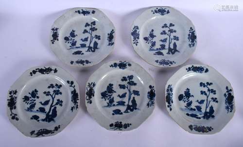 A SET OF FIVE 18TH CENTURY CHINESE BLUE AND WHITE PORCELAIN ...