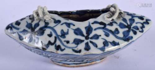 A SMALL 19TH CENTURY CHINESE BLUE AND WHITE PORCELAIN BRUSH ...