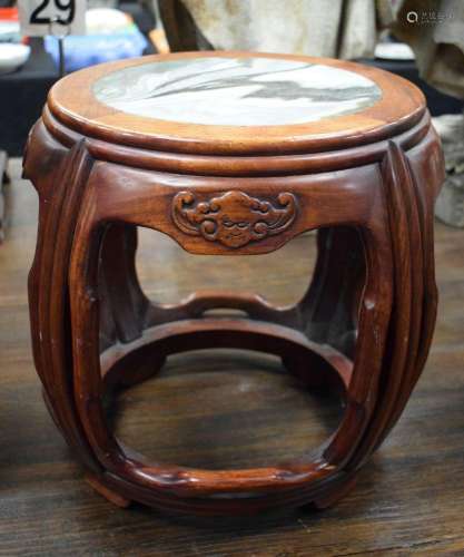 A 20TH CENTURY CHINESE MARBLE INSET HARDWOOD STAND. 35cm x 3...