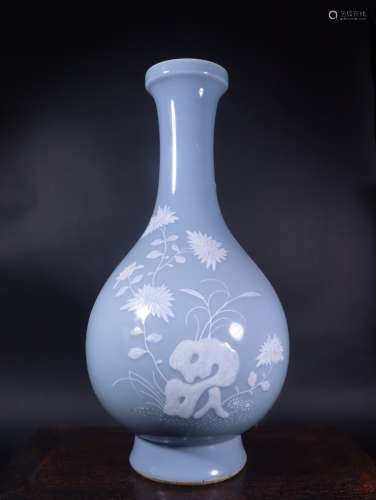 天蓝釉白菊花赏瓶