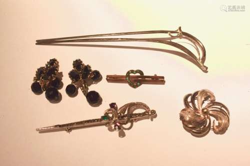 FIVE: 2 Silver and 1 Gold Brooches, a pair of glass earrings...