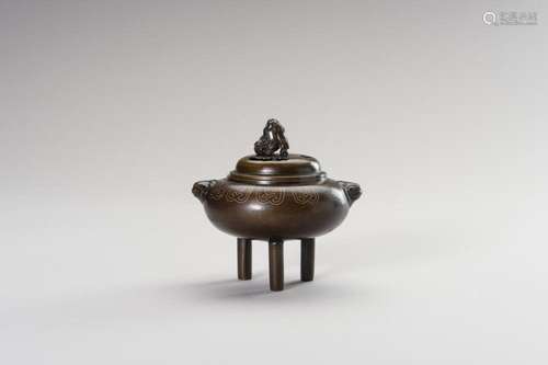 A SILVER-INLAID MINIATURE BRONZE TRIPOD CENSER