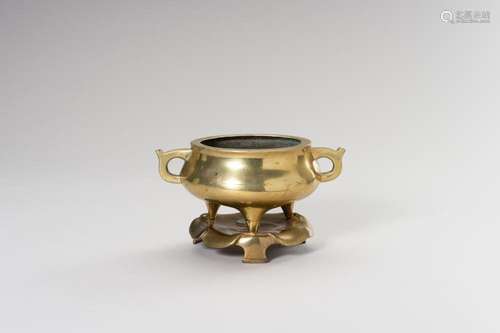 A GILT-BRONZE TRIPOD CENSER WITH STAND