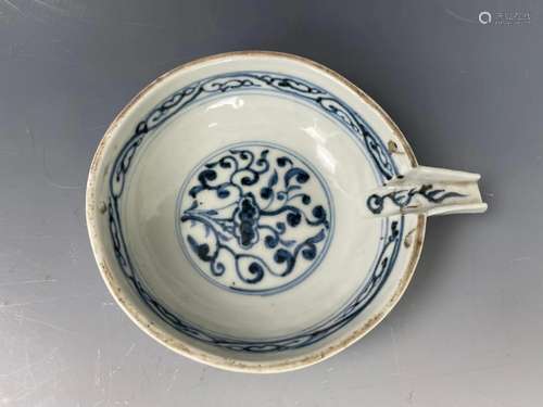 Chinese Blue and White Porcelain Yi Water Vessel