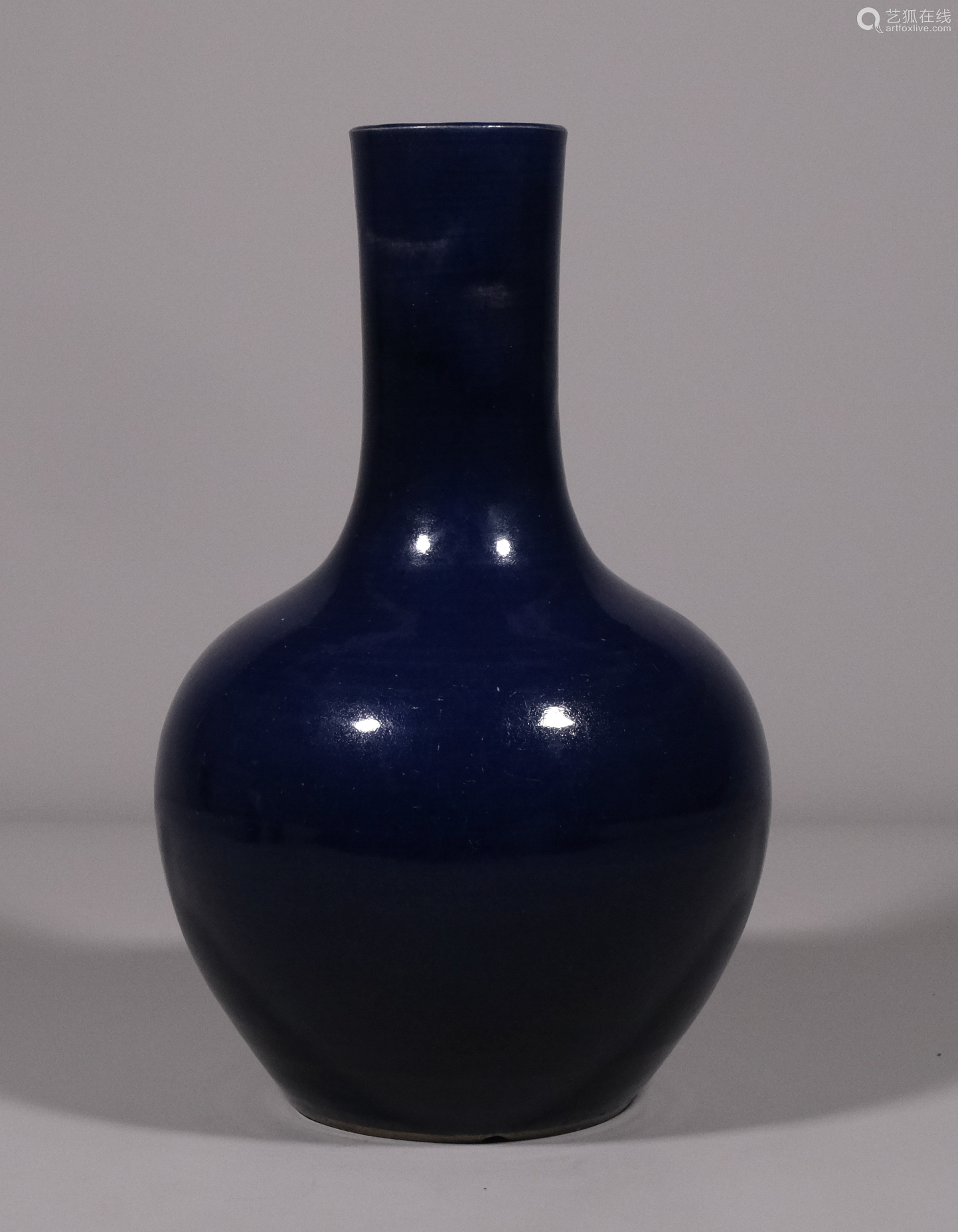 清雍正乾隆茄皮紫釉天球瓶