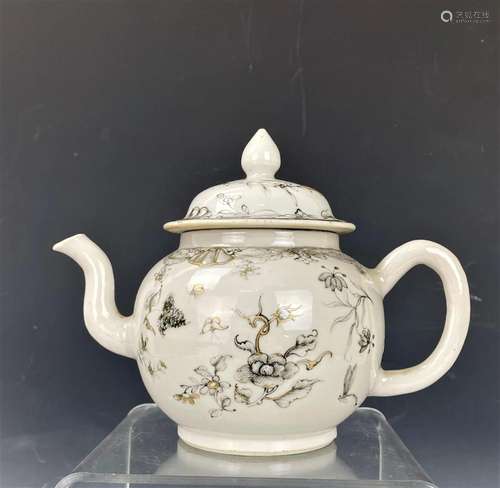 A Chinese Export Ink Color Gilded Porcelain Pot