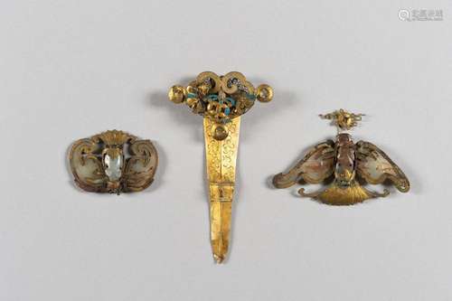 A CHARMING GROUP OR THREE HAIR ORNAMENTS