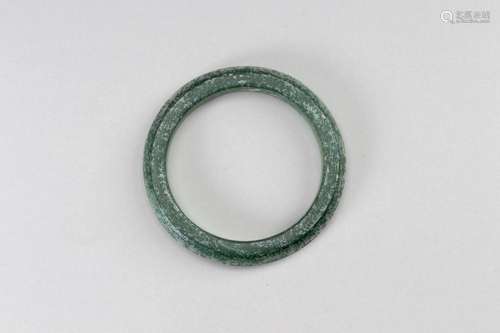 A HAN STYLE GREEN GLASS BANGLE