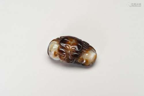 AN AGATE ‘CRAB AND LINGZHI‘ PAPER WEIGHT