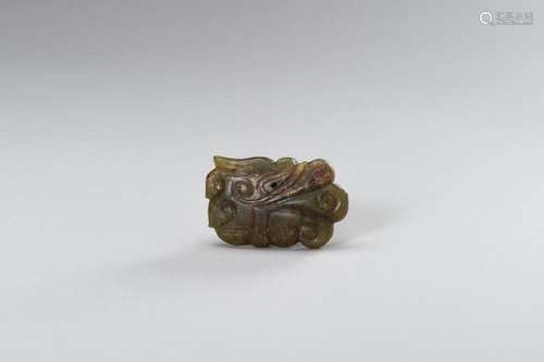 AN OLIVE GREEN ARCHAISTIC JADE PENDANT