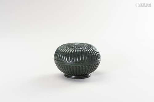 A MUGHAL-STYLE SPINACH-GREEN JADE ‘CHRYSANTHEMUM’ BOX AND CO...