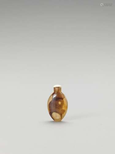 AN AGATE LADIES SNUFF BOTTLE