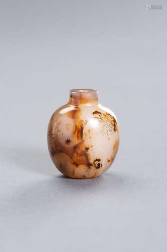 A SHADOW AGATE ‘LANDSCAPE’ SNUFF BOTTLE, QING DYNASTY