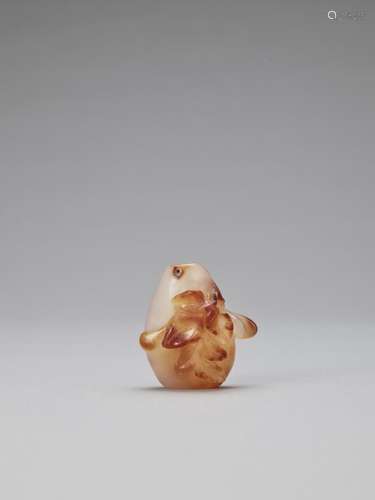 A CARNELIAN SNUFF BOTTLE, 20TH CENTURY