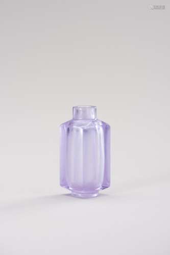 A TRANSPARENT LILAC GLASS LADY’S SNUFF BOTTLE