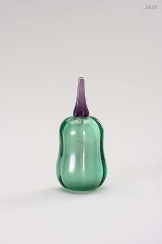 A FINE TRANSPARENT GREEN ‘PUMPKIN’ GLASS SNUFF BOTTLE