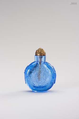 A TRANSPARENT BLUE GLASS SNUFF BOTTLE