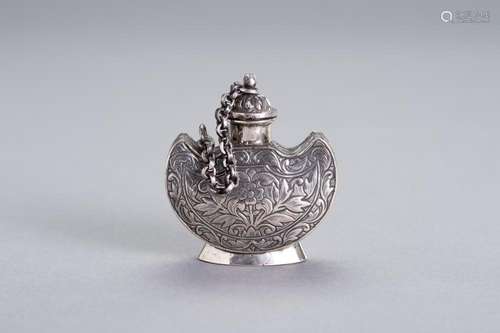 AN UNUSUAL SILVER SNUFF BOTTLE