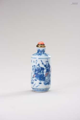 AN IRON-RED, BLUE AND WHITE PORCELAIN SNUFF BOTTLE