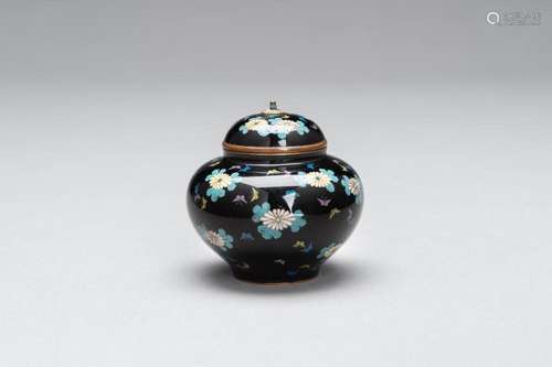 A CLOISONNÉ ENAMEL MINIATURE VASE WITH COVER