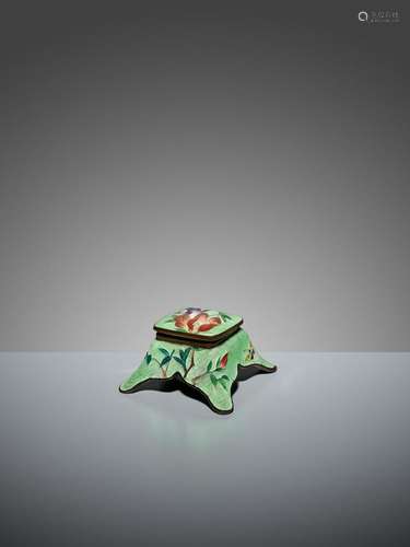 AN UNUSUAL GINBARI CLOISONNÉ ENAMEL INKWELL AND COVER WITH I...