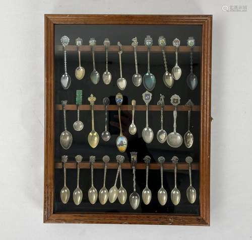 31 Souvenir Spoon Rack Holder Display Case Cabinet