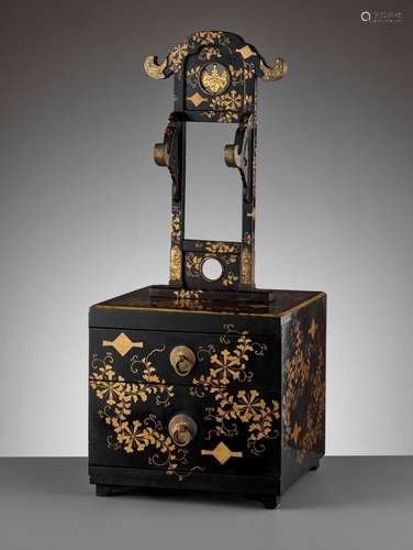 A RARE LACQUER KYODAI (MIRROR STAND)