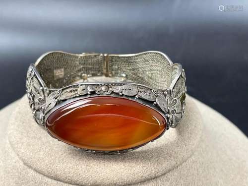 An Antique China Silver Mark Amber Bracelet