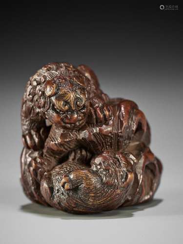 KOKEI: A RARE WOOD NETSUKE OF A SHISHI TRAINING ITS CUB