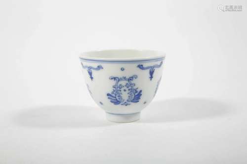 Blue-and-white Cup with Honeysuckle Patterns