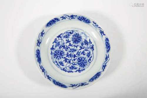 Small Blue-and-white Dish with Interlaced Lotus