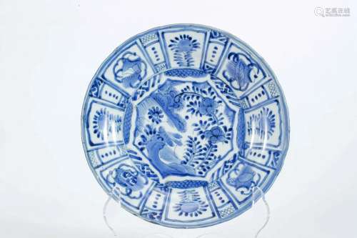 Kraak Porcelain Blue-and-white Dish with Floral Design
