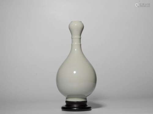 Pale Blue Garlic-shaped Vase