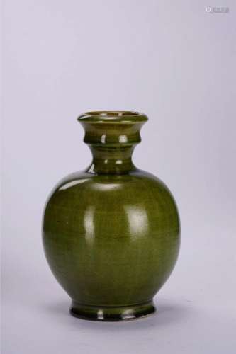 Green Glazed Vase with Dish-shaped Mouth Design