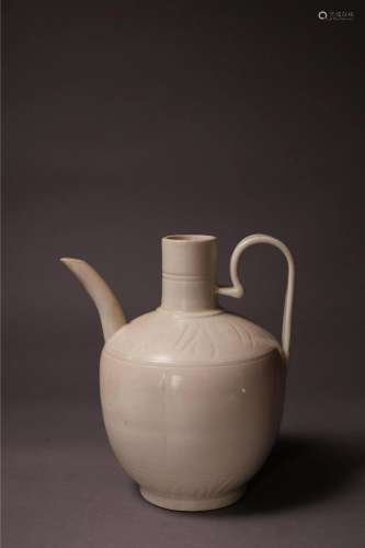 White Glazed Ewer with Melon Ridge Design