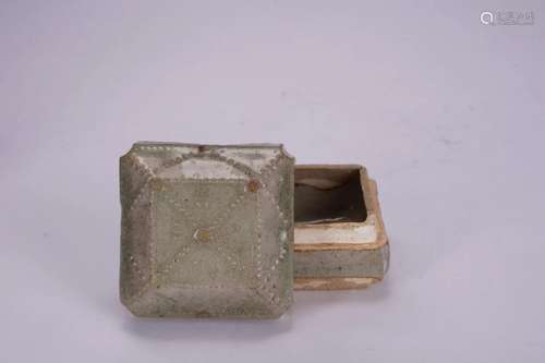 Square Powder Box with Point Colored Design and A Chain