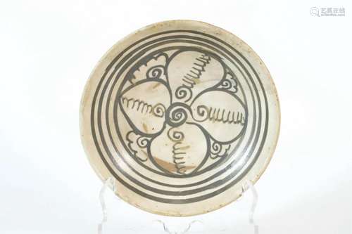 Cizhou Kiln Dish with Black Flower Pattern On a White