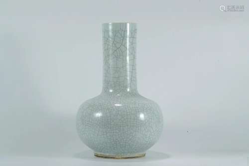 Large Globular-shaped Vase, Ge Ware