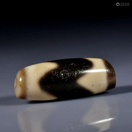 Dzi Bead with Tiger Tooth Pattern