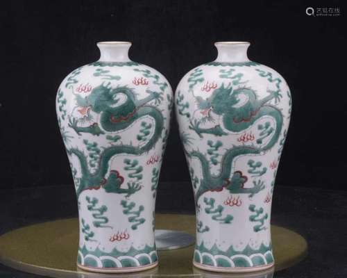 Qing light color cloud dragon-print plum bottle,