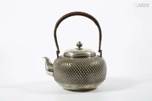 Silver Pot with Drum Nail-shaped Pattern