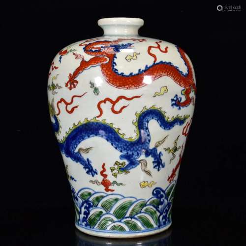 Ming Xuande year colorful dragon-print mei bottle,